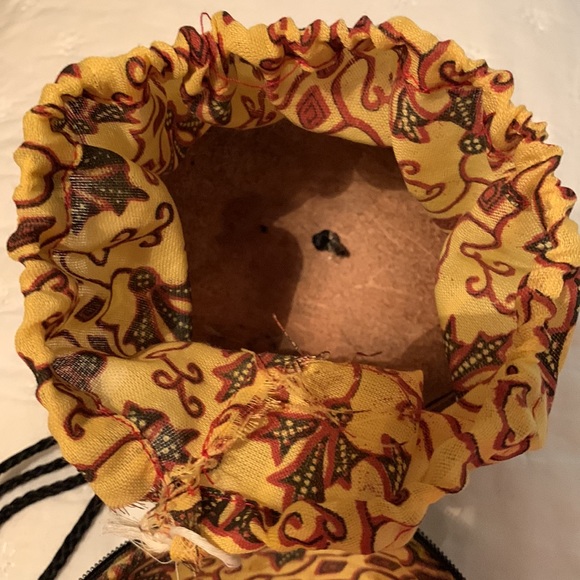 Coconut Purse NWT: Zip-up Closure, Lined, & Drawstring Inside, Leis Included - Picture 5 of 10